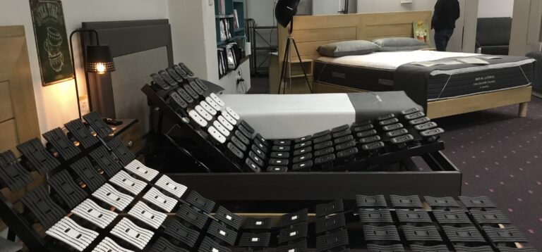 Lits et lits électriques N&S exposés en magasin